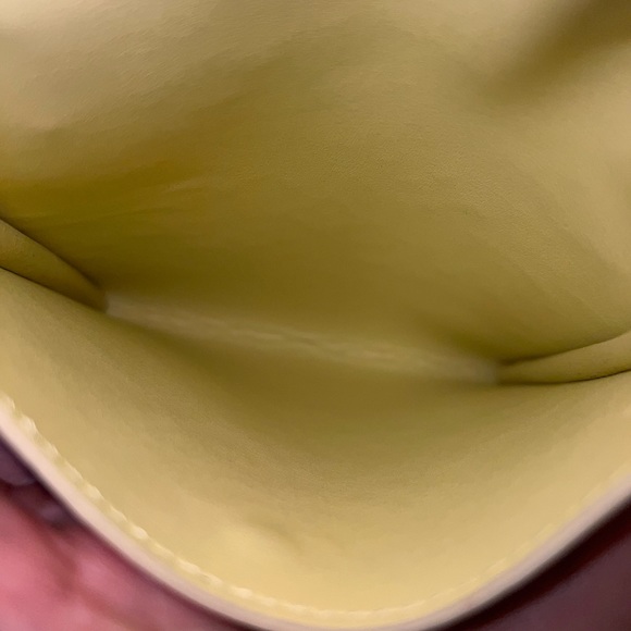 Authentic Louis Vuitton Vernis Kenmare Tilleul - Picture 3 of 9